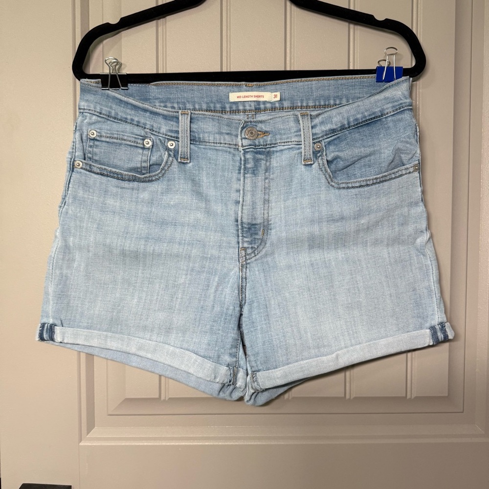 Levi’s 31 Mid Length Shorts Women’s